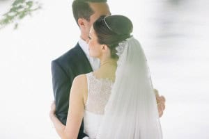 Braut Schleier Bräutigam Umarmung