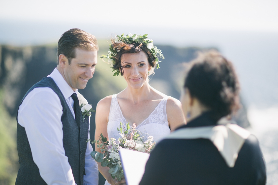 Elopement Irland | Hochzeit bei den Klippen von Moher fotografiert von FORMA photography | Elopement Ireland at the Cliffs of Moher