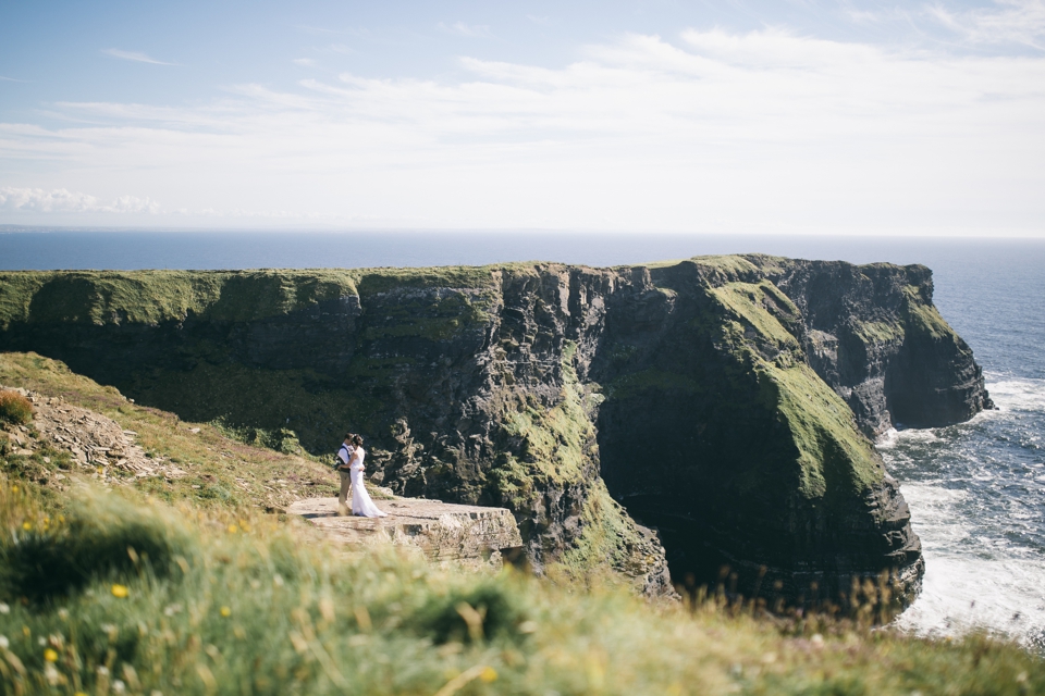 Elopement Irland | Hochzeit bei den Klippen von Moher fotografiert von FORMA photography | Elopement Ireland at the Cliffs of Moher