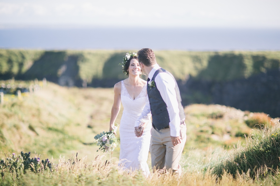 Elopement Irland | Hochzeit bei den Klippen von Moher fotografiert von FORMA photography | Elopement Ireland at the Cliffs of Moher