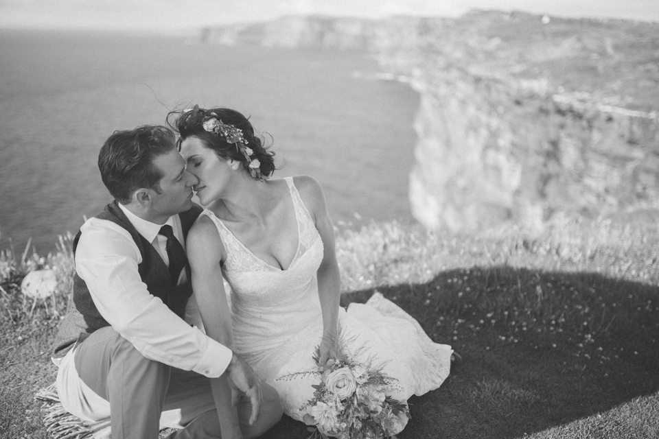 Elopement Irland | Hochzeit bei den Klippen von Moher fotografiert von FORMA photography | Elopement Ireland at the Cliffs of Moher