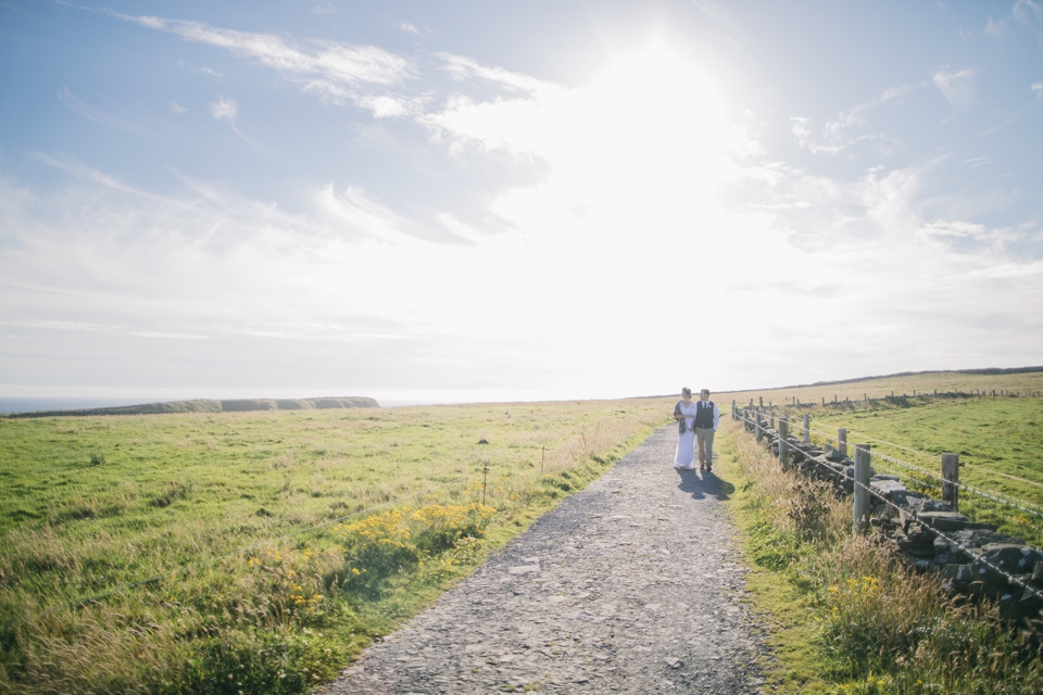 Elopement Irland | Hochzeit bei den Klippen von Moher fotografiert von FORMA photography | Elopement Ireland at the Cliffs of Moher