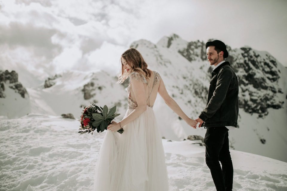 Trauung im Schnee auf den Tiroler Bergen, Hochzeitsfotografen aus Leidenschaft, international.