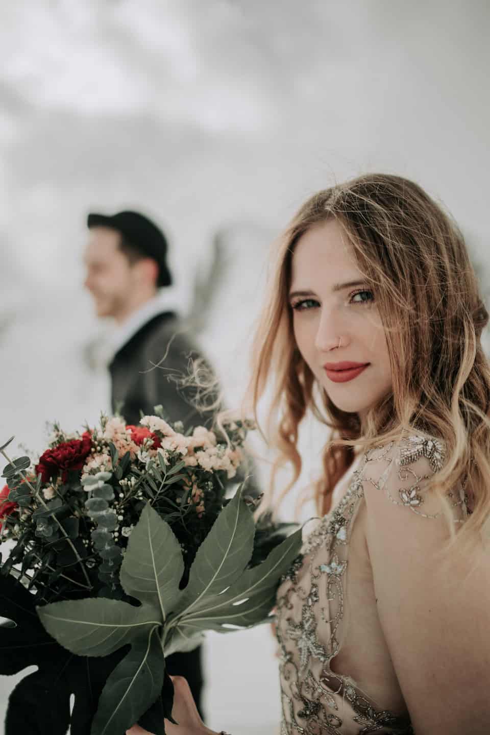 RomantischesBrautpaarFotografieImFreienLinz,Österreich_hochzeitstraeume.