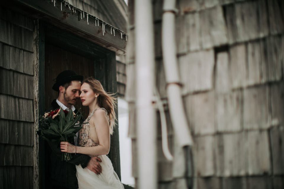 Romantisches brautpaar shoot, tirol österreich, hochzeitsfotograf, emotionale hochzeitsbilder, innovatives fotoshooting.