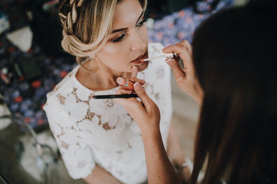Romantische Hochzeit in der Vulkanlandschaft von Auvergne, Frankreich