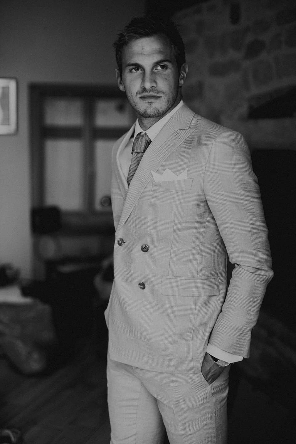 Romantische Hochzeit in der Vulkanlandschaft von Auvergne, Frankreich