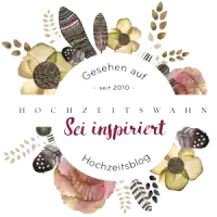 Lebensfrohe Hochzeitsszene mit Brautpaar und Blumen, professionell fotografiert.